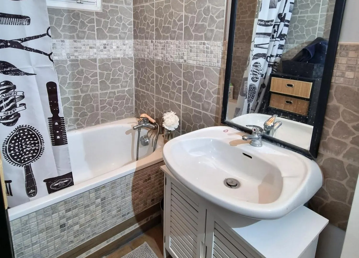 Casa Sereno - Appartement Avec Piscine Chauffee Et Couverte Saint-Laurent-du-Pape 0*,  France
